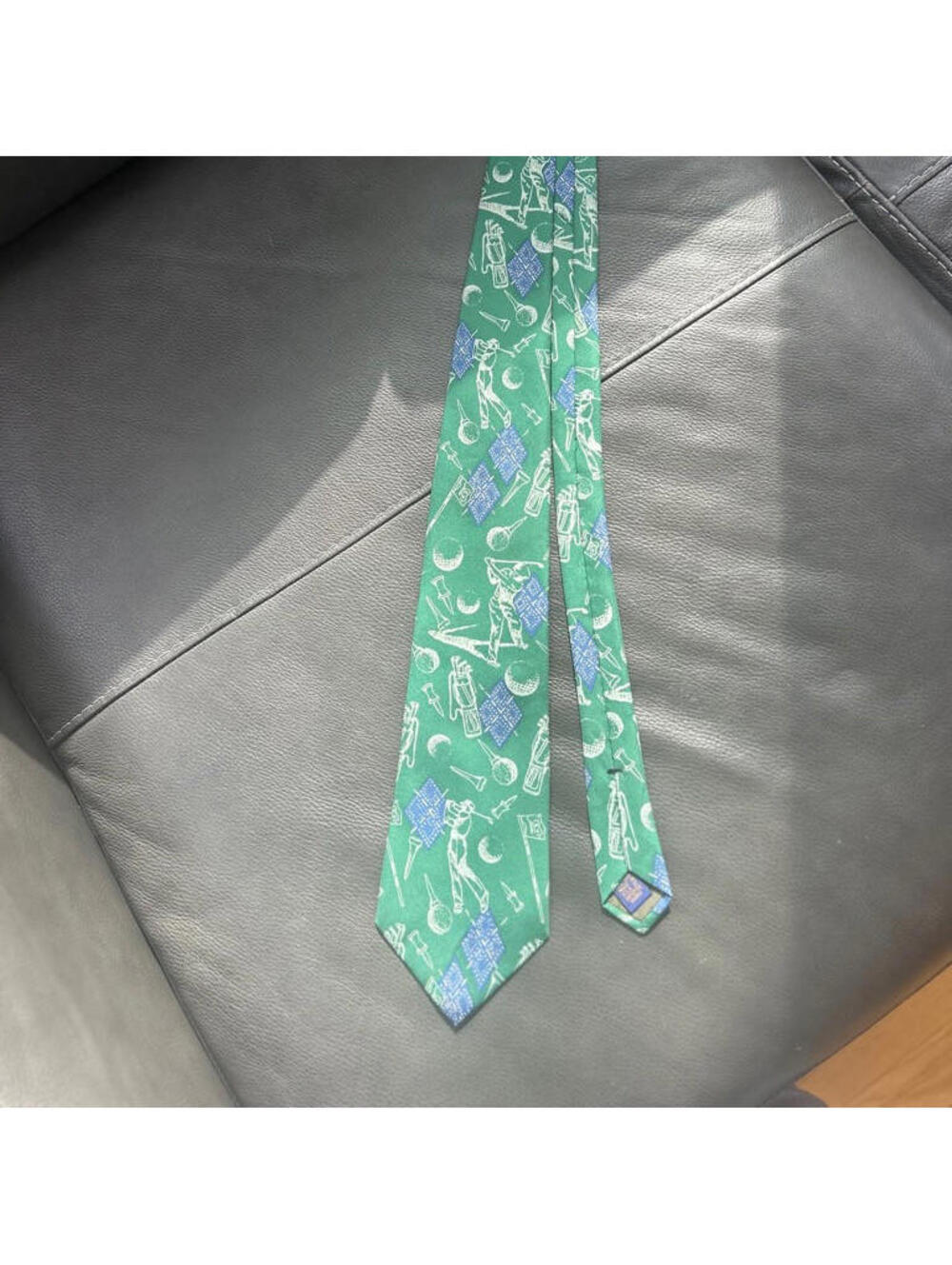 Chaps Ralph Lauren 100% silk golf themed neck tie